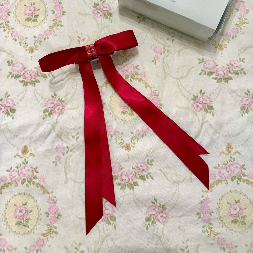 Dafni Klix The Bow in burgundy
